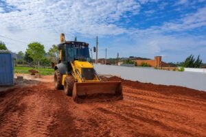 Leia mais sobre o artigo Serviço com retroescavadeira em Erechim/RS: finalização de aterro para construção de residência